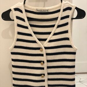 Abercrombie & Fitch Women's V-Neck Sweater Vest - Black and White